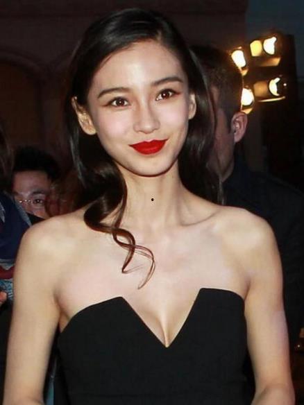 女明星暴露图片,女明星私密照意外曝光，真相令人咋舌